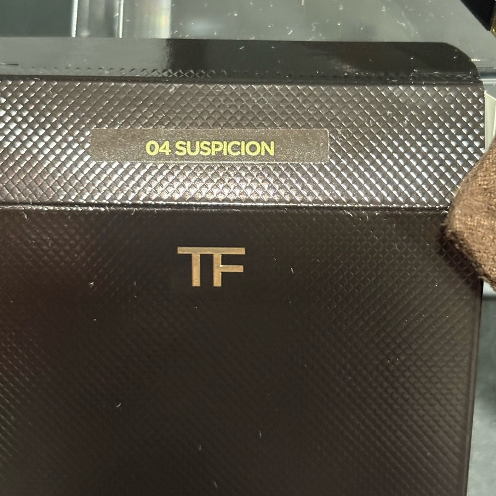 Tom Ford Black and Gold Compact Eye Quad - Picture 2 of 12